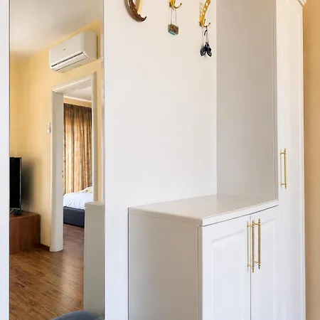 In Gjiri I Lalzit Daire Dıraç